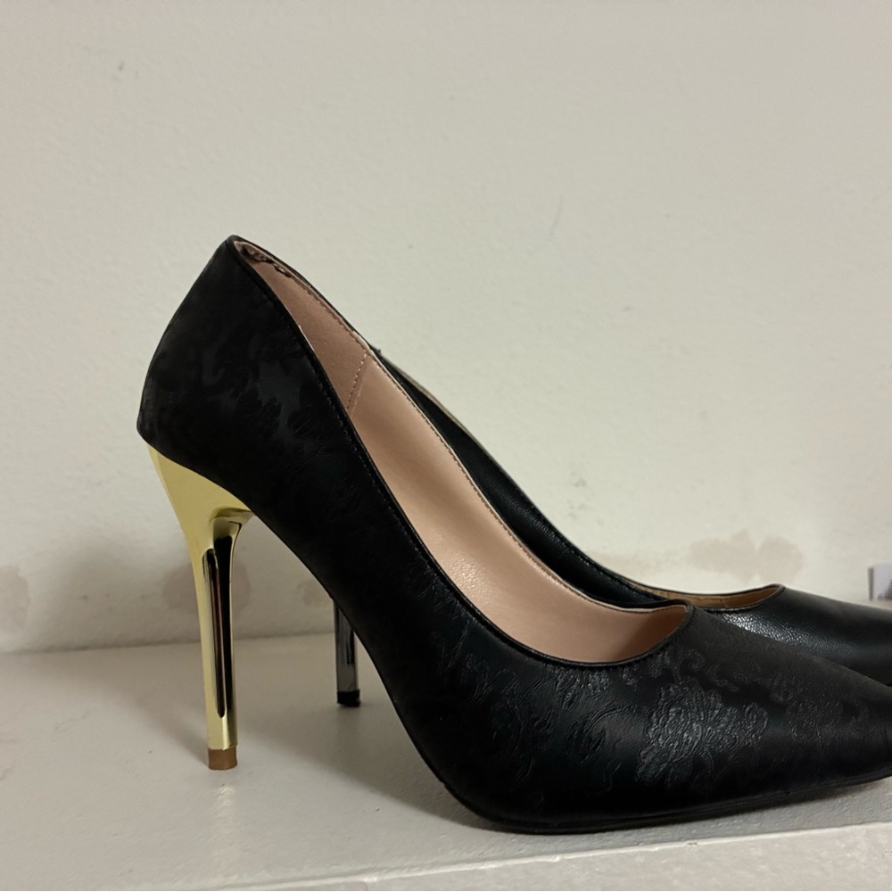 Elegant Black and Gold Women's Heels